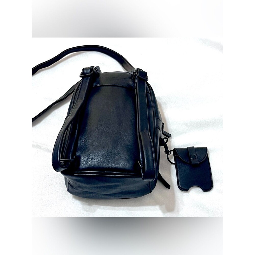Bad Bunny El Ultimo Tour Del Mundo 2022 Mini Backpack & Sanitizer Like NEW - Picture 2 of 6